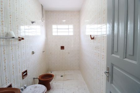 Casa para alugar com 165m², 6 quartos e 2 vagasBanheiro Social