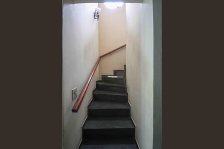 Casa para alugar com 300m², 3 quartos e 1 vaga Casa para alugar com 300m², 3 quartos e 1 vagaescada