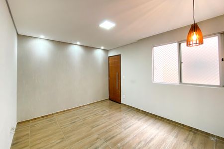 Sala de apartamento à venda com 2 quartos, 48m² em Padre Eustáquio, Belo Horizonte