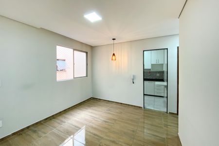 Sala de apartamento à venda com 2 quartos, 48m² em Padre Eustáquio, Belo Horizonte