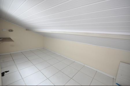 Casa para alugar com 135m², 2 quartos e 2 vagasSotão