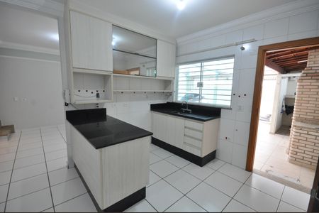 Casa para alugar com 135m², 2 quartos e 2 vagasCozinha