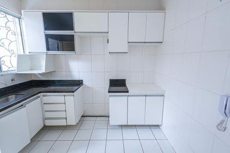 Casa de condomínio para alugar com 70m², 2 quartos e 2 vagascozinha