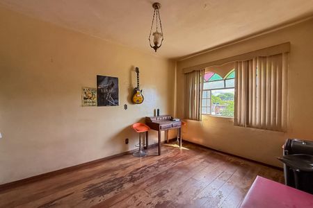 Casa à venda com 3 quartos, 382m² em Fernão Dias, Belo Horizonte