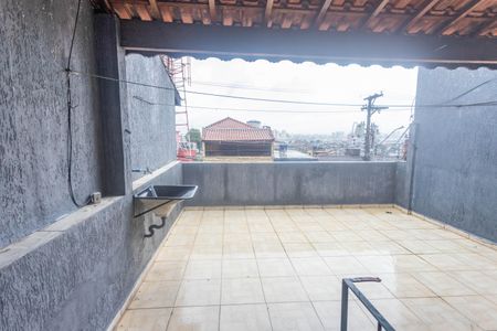 Casa para alugar com 80m², 2 quartos e 1 vagaÁrea de serviço / varanda 