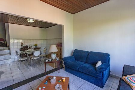 Casa à venda com 133m², 2 quartos e 2 vagas Casa à venda com 133m², 2 quartos e 2 vagasSala