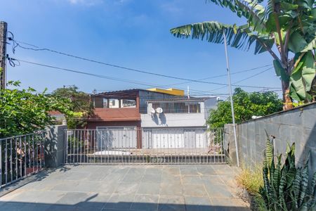 Casa à venda com 133m², 2 quartos e 2 vagas Casa à venda com 133m², 2 quartos e 2 vagasVaranda