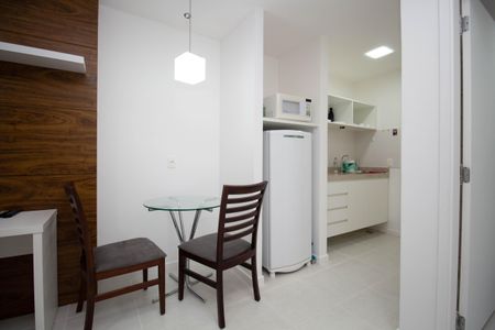 Studio para alugar com 27m², 1 quarto e 1 vaga Studio para alugar com 27m², 1 quarto e 1 vagaKitnet