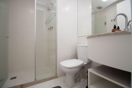 Banheiro de kitnet/studio para alugar com 1 quarto, 27m² em Quadra 1, Brasília