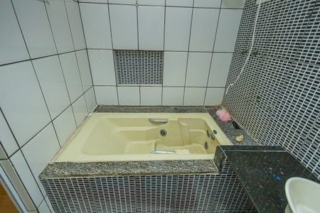 Casa para alugar com 470m², 5 quartos e 2 vagassuite