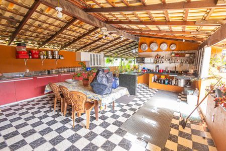 Casa para alugar com 470m², 5 quartos e 2 vagascozinha