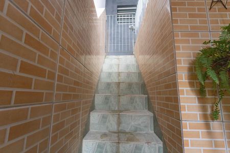 Casa para alugar com 50m², 1 quarto e sem vagaEscada de entrada 