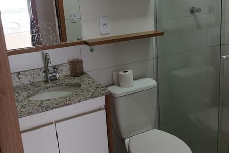 Banheiro de apartamento para alugar com 2 quartos, 62m² em Vila Tupi, Praia Grande