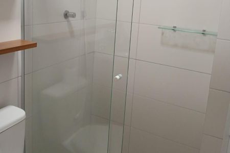 Banheiro de apartamento para alugar com 2 quartos, 62m² em Vila Tupi, Praia Grande