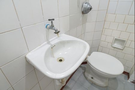 Banheiro de kitnet/studio para alugar com 1 quarto, 30m² em Santa Cecilia, São Paulo