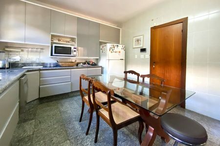 Casa à venda com 550m², 5 quartos e 4 vagasCozinha