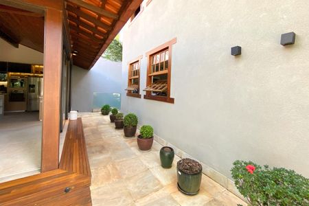 Casa à venda com 550m², 5 quartos e 4 vagasQuintal