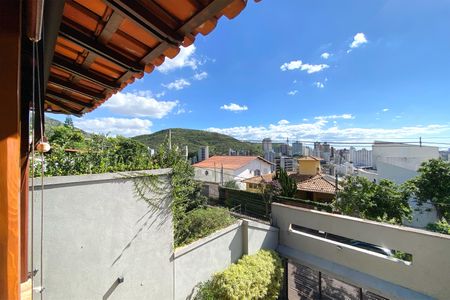 Casa à venda com 550m², 5 quartos e 4 vagasVista