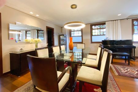 Casa à venda com 550m², 5 quartos e 4 vagasSala de Jantar