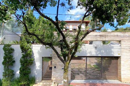 Casa à venda com 550m², 5 quartos e 4 vagasFachada