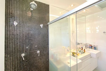 Casa à venda com 550m², 5 quartos e 4 vagasBanheiro da Suíte 1