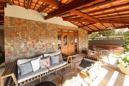 Casa à venda com 550m², 5 quartos e 4 vagasVaranda