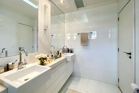 Casa à venda com 550m², 5 quartos e 4 vagasBanheiro da Suíte 1