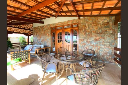 Casa à venda com 550m², 5 quartos e 4 vagasVaranda
