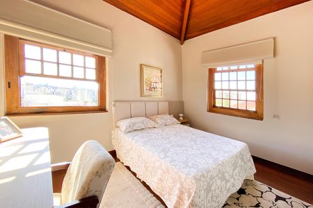 Casa à venda com 550m², 5 quartos e 4 vagasQuarto 3