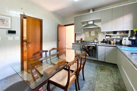 Casa à venda com 550m², 5 quartos e 4 vagasCozinha