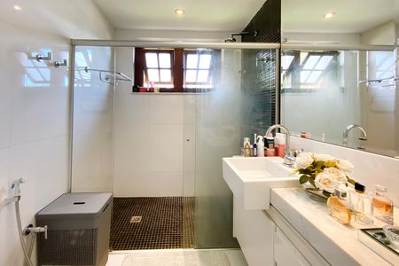 Casa à venda com 550m², 5 quartos e 4 vagasBanheiro da Suíte 1