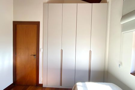 Casa à venda com 550m², 5 quartos e 4 vagasQuarto 4