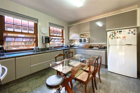 Casa à venda com 550m², 5 quartos e 4 vagasCozinha