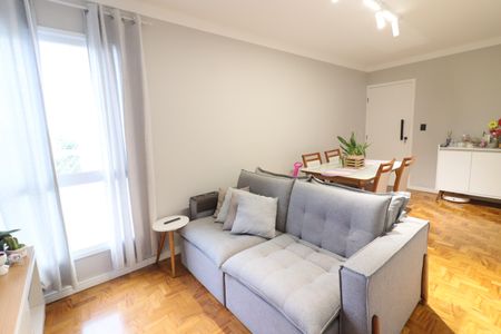 Sala de apartamento para alugar com 3 quartos, 65m² em Iapi, Osasco