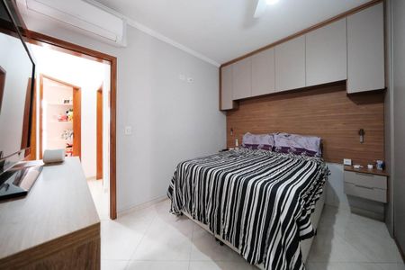 Casa de condomínio à venda com 130m², 3 quartos e 2 vagasSuíte