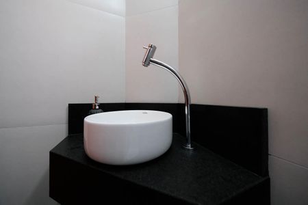 Casa de condomínio à venda com 130m², 3 quartos e 2 vagasLavabo