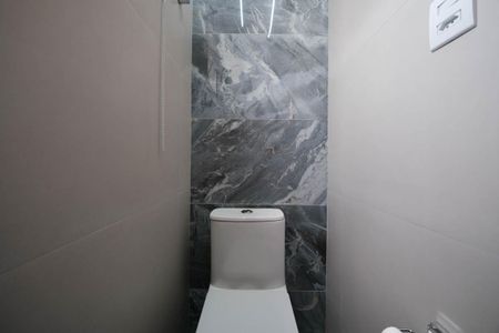 Casa de condomínio à venda com 130m², 3 quartos e 2 vagasLavabo