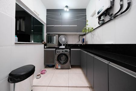 Casa de condomínio à venda com 130m², 3 quartos e 2 vagasÁrea de Serviço