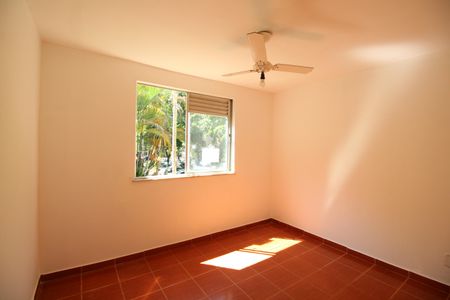 Quarto 1 de apartamento à venda com 3 quartos, 60m² em Jacarepaguá, Rio de Janeiro