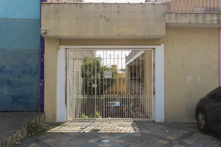 Casa para alugar com 200m², 2 quartos e 1 vaga Casa para alugar com 200m², 2 quartos e 1 vagaFachada