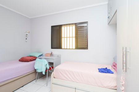 Casa à venda com 100m², 2 quartos e 2 vagasQuarto 2