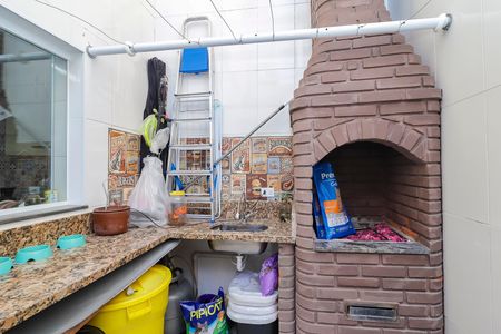 Casa à venda com 100m², 2 quartos e 2 vagasChurrasqueira