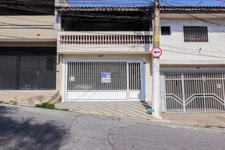 Casa à venda com 100m², 2 quartos e 2 vagasFachada