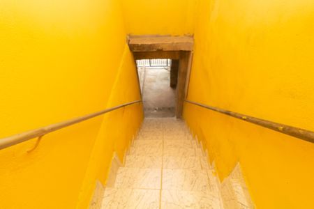 Casa para alugar com 80m², 2 quartos e sem vagaEscada