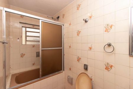 Casa à venda com 240m², 6 quartos e 2 vagasBanheiro 1