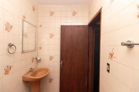 Casa à venda com 240m², 6 quartos e 2 vagasBanheiro 1