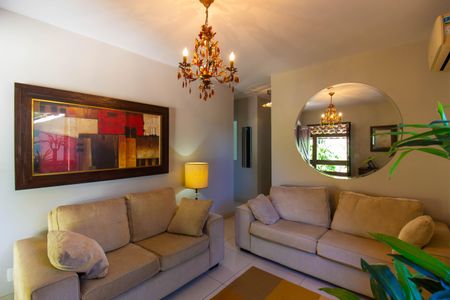 Casa à venda com 2 quartos, 750m² em Serra Grande, Niterói