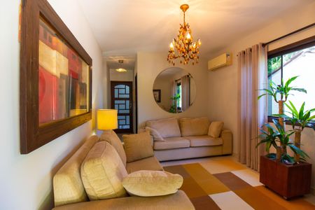 Casa à venda com 2 quartos, 750m² em Serra Grande, Niterói