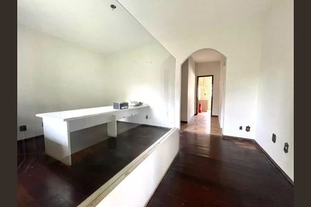 Casa para alugar com 4 quartos, 224m² em Ouro Preto, Belo Horizonte