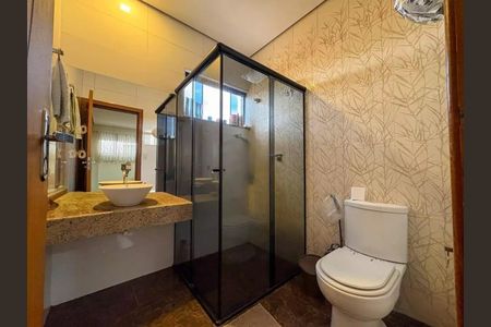 Casa à venda com 215m², 5 quartos e 3 vagas